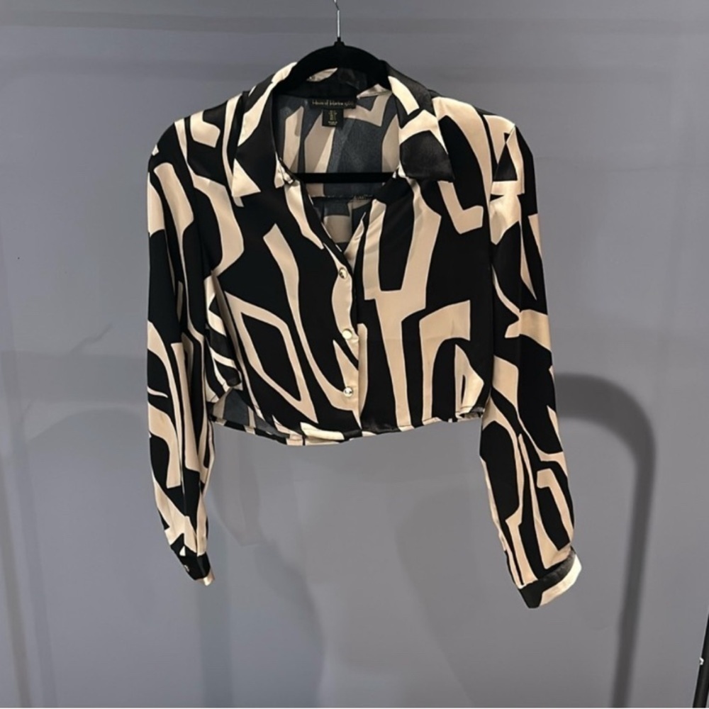 House of Harlow 1960 Black /Cream Abstract Button Down long sleeves crop shirt